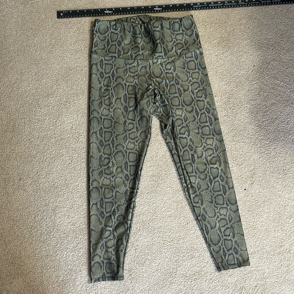 Onzie sz large leggings green and  black snake print